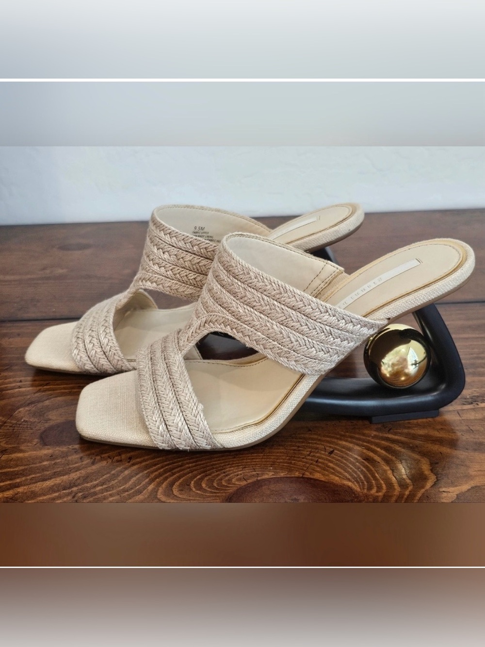 New Gianni Bini Braided
Raffia slides W/ Sculpted Gold Accent Sz 38(US 7.5)